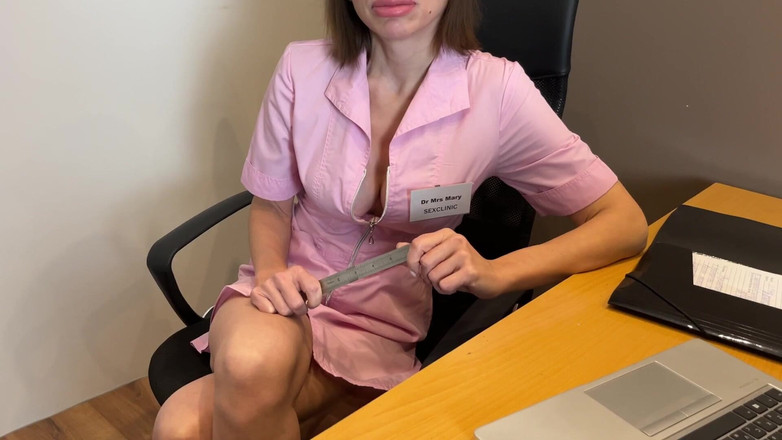 Mistress Mary: 为玛丽医生抽你的小鸡巴