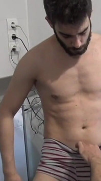 Sexy blonde twink geneukt door is beste vriend