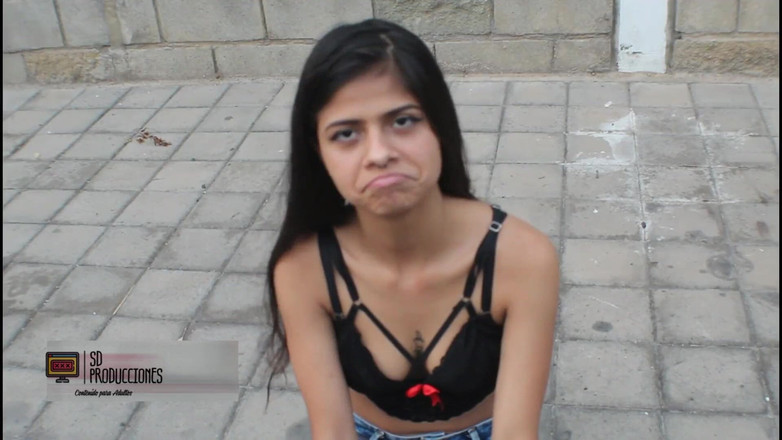 Britany: Hora på gatan suger min kuk, hon gör det otroligt