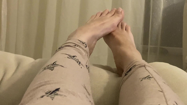 Niki studio: Adorate i miei calzini e piedi prima di andare a...
