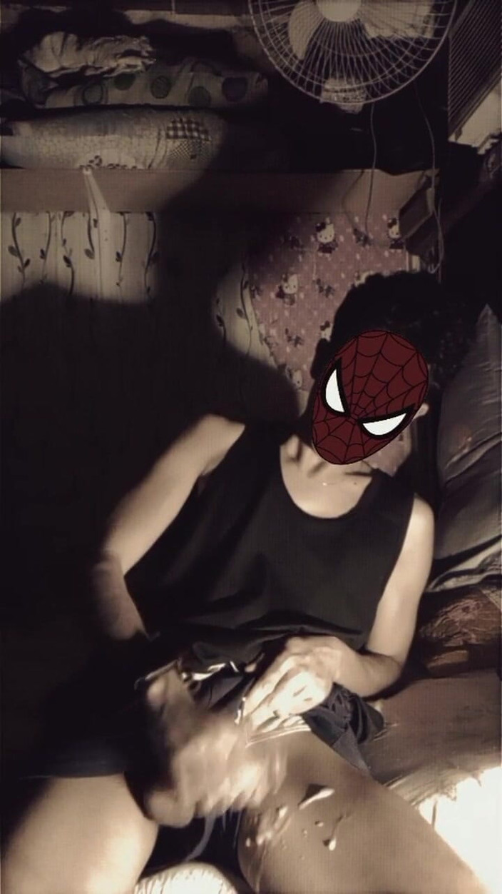 Sunflower Baby 69: Onanera medan du är ensam på rummet