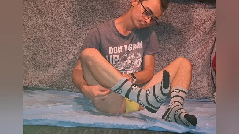 The college boy: Eu estava brincando com meu pau depois da faculdade, vestindo...