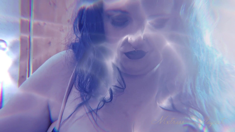 Mxtress Valleycat: Stroke voor Sirene