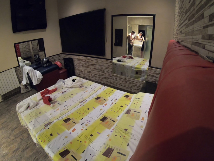 DiablaLatinaTour: La donna matura fa sesso con un giovane colombiano a...