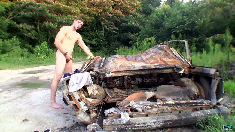 Straight naked thugs: Elias retorna para um mijo e derrame