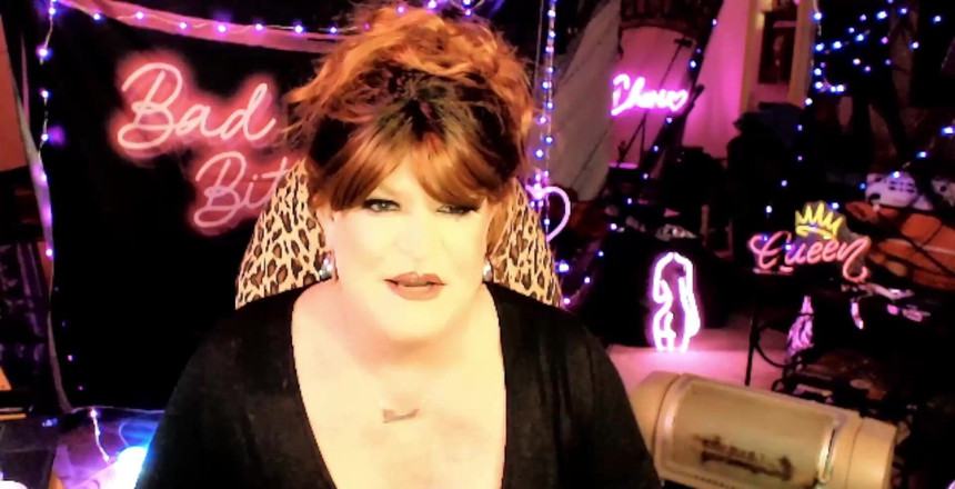 FemmeCheri120: Pomeriggio cam show - spogliarello per due ragazzi contemporaneamente! Uno era...