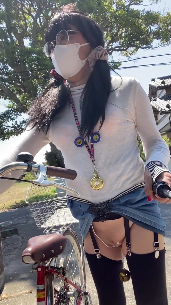 megu2002: No. 235: Exposing My Pussy on the Path Along the Riverbank