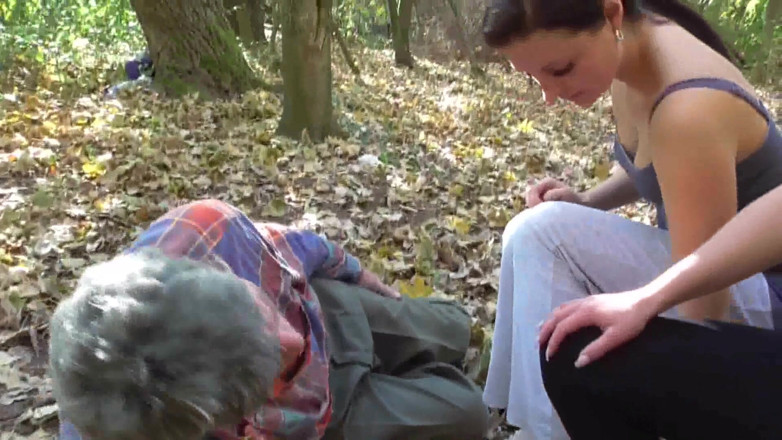 Foot Girls: Old slave must sniff stinky feet