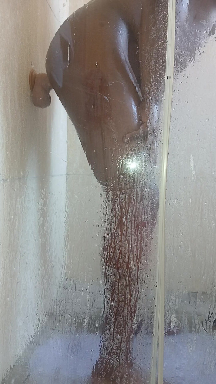 Freaky Leo: Time to Shower with My Toy