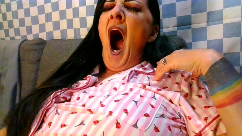 Abby Anna: 한밤중의 하품