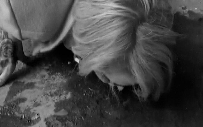 Deutsche Dominanz: Leccare la pipì