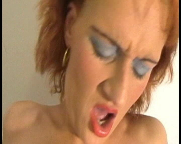 Best Amateur Sex: Trio Privé, Passion, Une Rousse Suce Une Bite Sauvagement