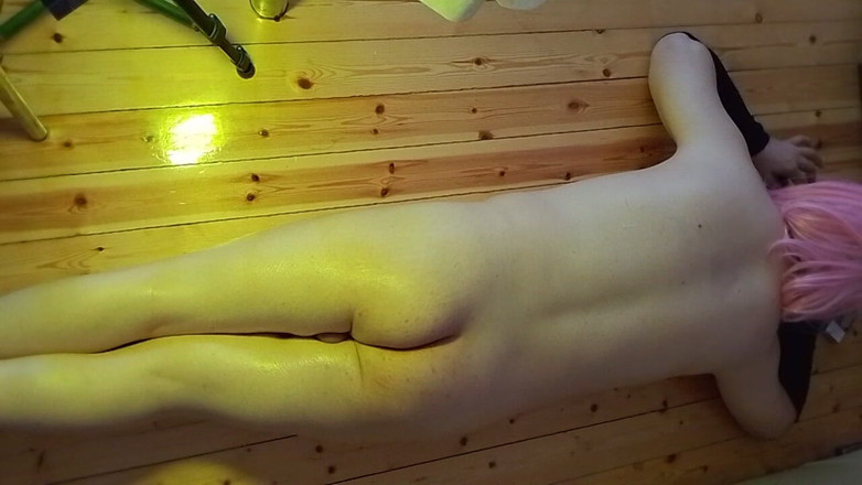 Kitty_Cross: Femboy lubi masaż olejkiem na swoim dużym tyłku