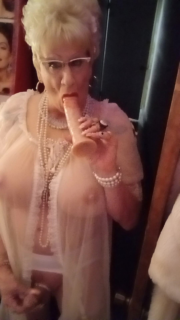 Mshollbrook: Malam hangat dalam pakaian dalam