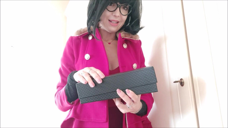 savannahamatoriale: Mama vitregă are un cadou foarte special pentru tine, fiul...