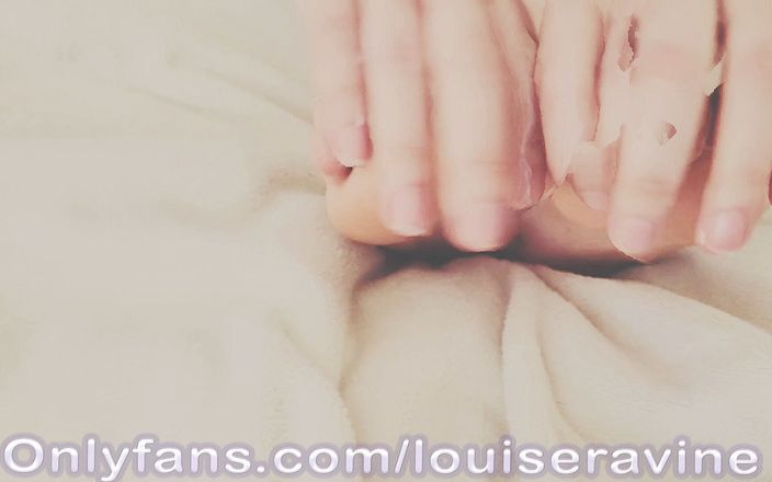 Belly Button and Navel Fetish With Louise Ravine: My sexy feet