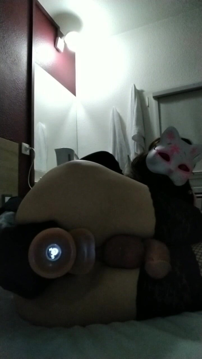 Alicia: बिस्तर पर जाने से पहले डिल्डो के साथ बहुत अच्छा गुदा सत्र