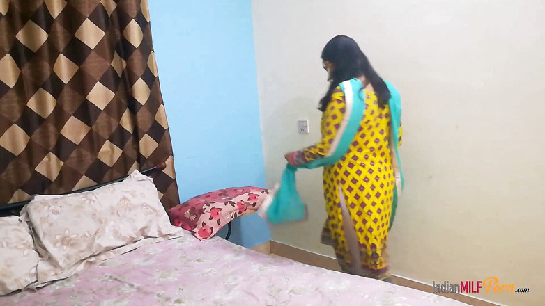 Shanaya Bhabhi: Hot indian couple sensually kissing and gentling eachother