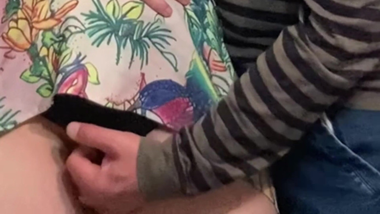 PriyaNaavya: Questa ragazza mi ha permesso di strofinarmi la figa in...