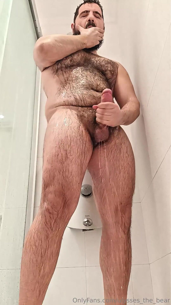Ulysses the bear: Masturbándolo mojado
