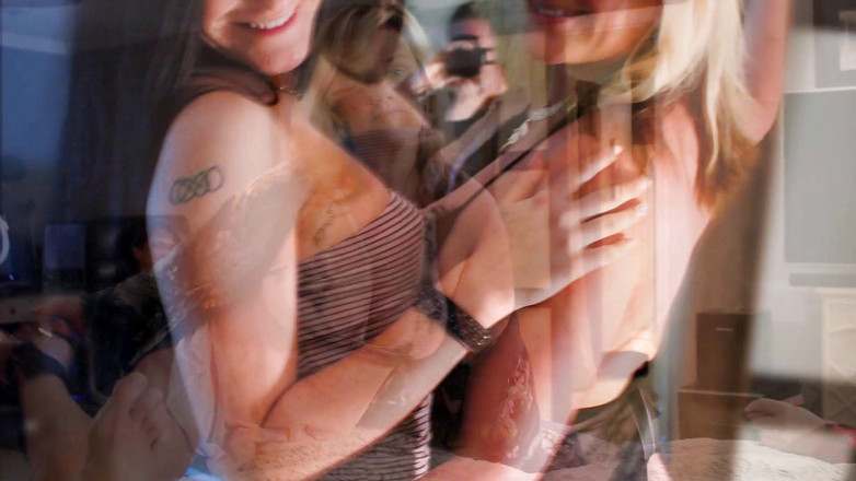 PSFILM: Awek lesbian amatur panas berkongkek dan menunggang strap-on merah jambu