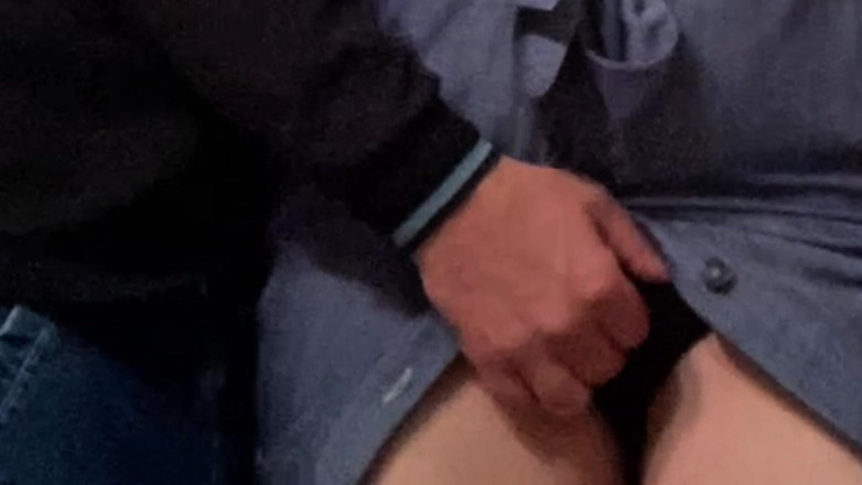 Niki studio: 지하철에서 일하기 전에 낯선 사람이 발정난 밀프