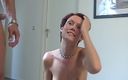 Deutsche XXX Filme: 놀라운 자지를 타고 정액으로 얼굴을 덮는 날씬한 독일 여성