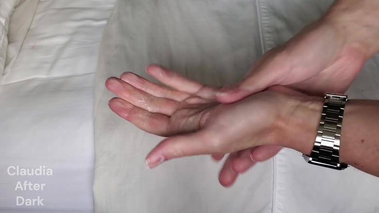 Claudia Kink: Frecare și loțiune cu fetiș cu mâini