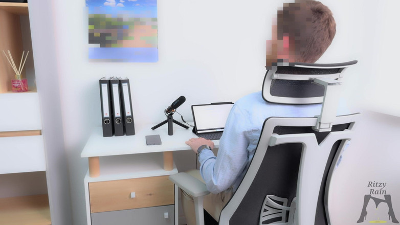 Ritzy Rain: 그녀의 상사에 의해 처벌 비서 리치 놓친 마감 및 지저분한 정액 얼굴 마무리에 대한 거친 딥쓰롯 오럴