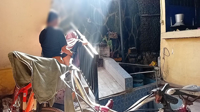 Famly sex: 그녀의 계모는 너무 흥분했다