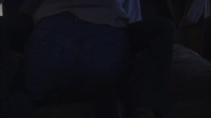 Hot Girlz: 버려진 집에 있는 거칠고 발정난 장면