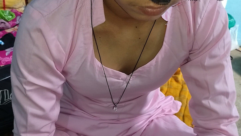 AKXpro: कॉलेज दोस्त अपने कमरे में पहली बार टूटती है