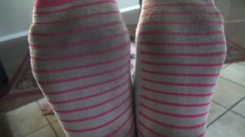 Tropical Lust: Kendra found out about your foot fetish