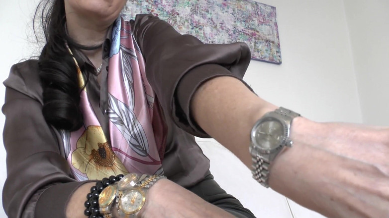 Lady Victoria Valente: Cu Sunetul ceasurilor mele, te voi aduce la punctul culminant!...