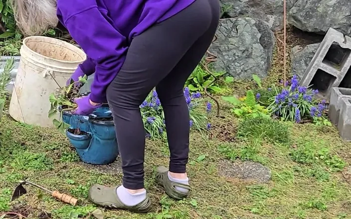 MarieRocks: Hard Working Sexy GILF