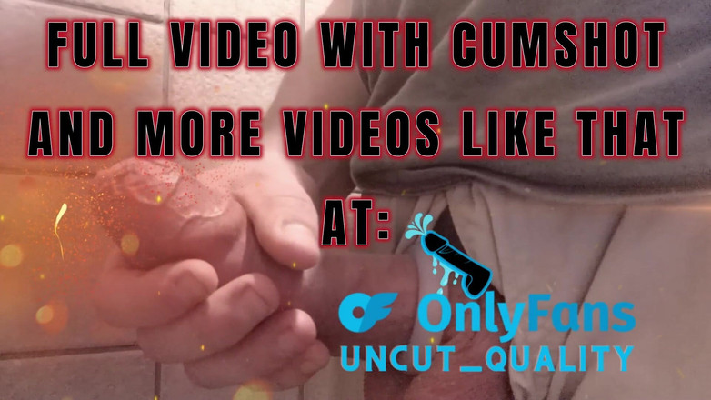 GloomyChase977: 公衆トイレでのコックリングは楽しい!