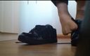 Carmen_Nylonjunge: Nylonfe in Old Sneaker, Foot Fetish