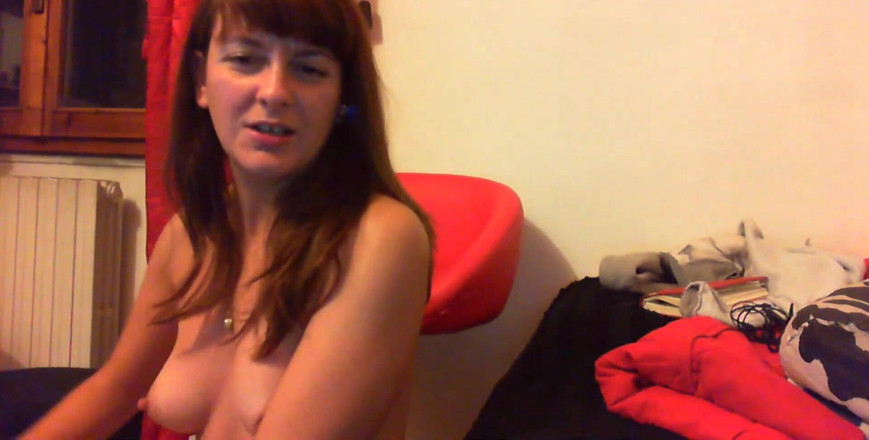 Nicoletta Embassi: 与你美丽的意大利继母的第二次会议，她教你如何用这个娃娃抚摸自己