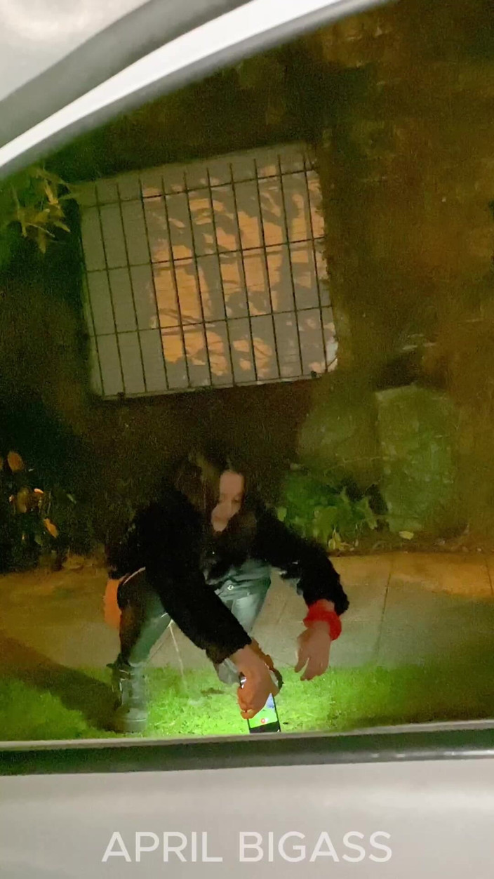 April BigAss: 在阿根廷的街道上撒尿的3P，Mar del Plata，2个妓女一起！！下流婊子