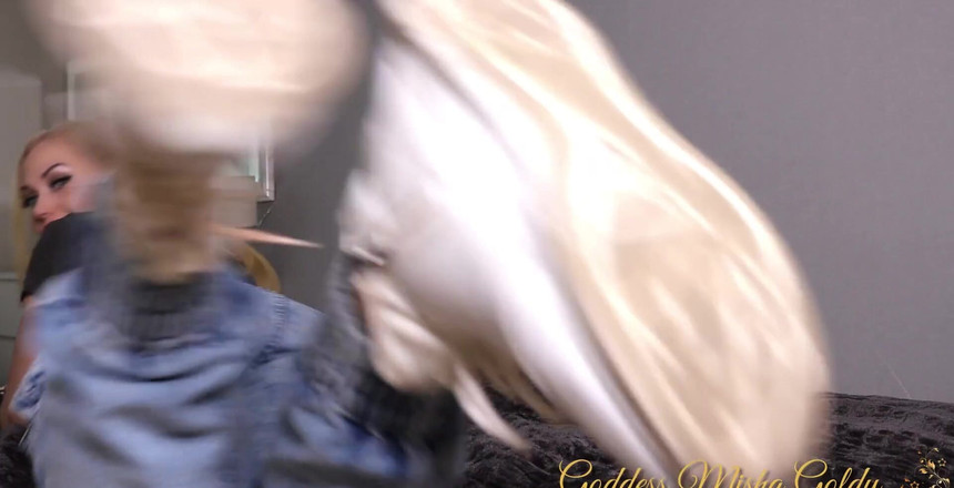 Goddess Misha Goldy: Che fottutamente maniaca, tira fuori la lingua fottuta e inizia...