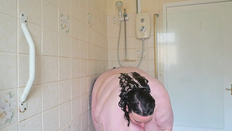 SSBBWLadyBrads: 淋浴女神露出