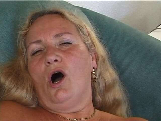 Lucky Wankerz: Blonde GILF with big natural boobs reaches orgasm during solo...