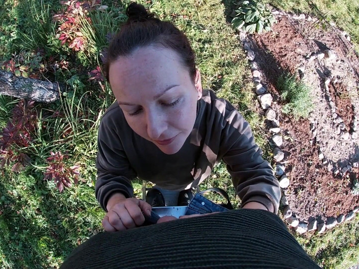 Hera Harding: Cheating Wife Gives Blowjob to a Gardener