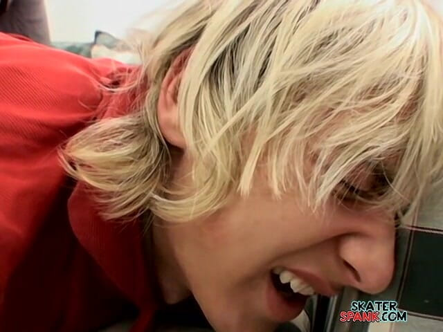Skater Spank: Fratele bătaie reciproc