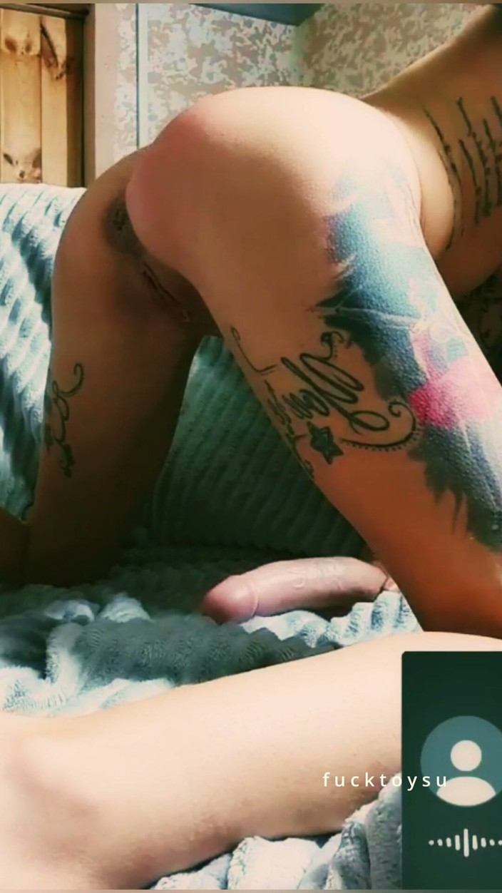 fucktoysu: Cinta Secreta De Webcam Universitaria, Lencería Roja, Masturbación En Solitario...