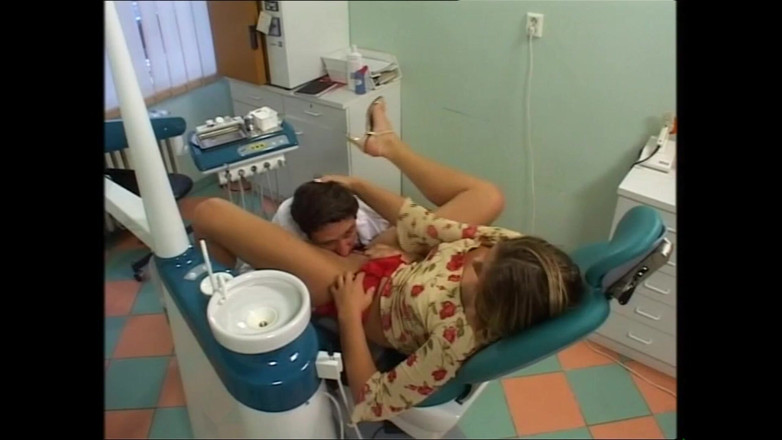 Deutschland porn: Doyumsuz sürtükler acımasız bir şekilde yaraktan sonra yarağa biniyor