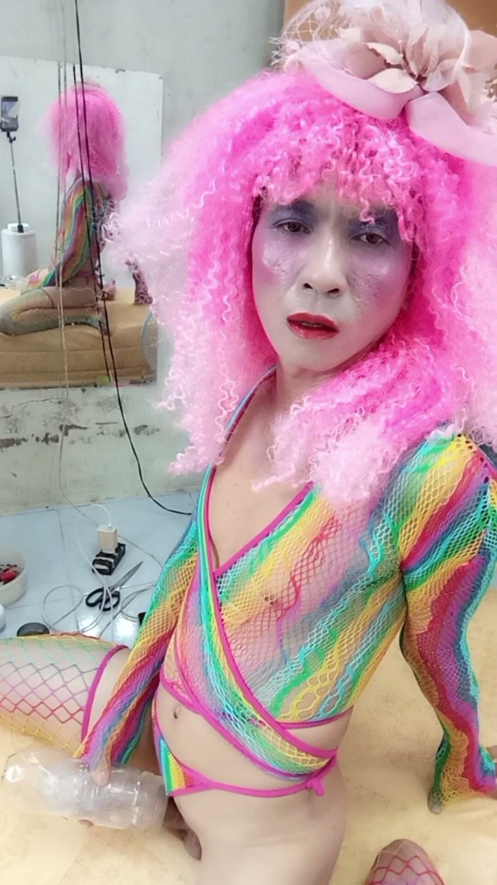 nguyen dang thien tri: Transseksualna Le nosi seksowne ubrania i uprawia seks