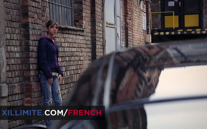 French girls at work: Hai người đẹp vú to đang hành động