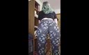 Mama Foxx94: Shaking My Sexy Ass in Tight Leggings