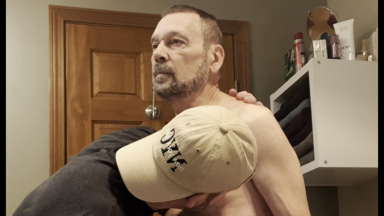 Tyler8: Kawan memberikan blowjob semasa ayah tiri merokok